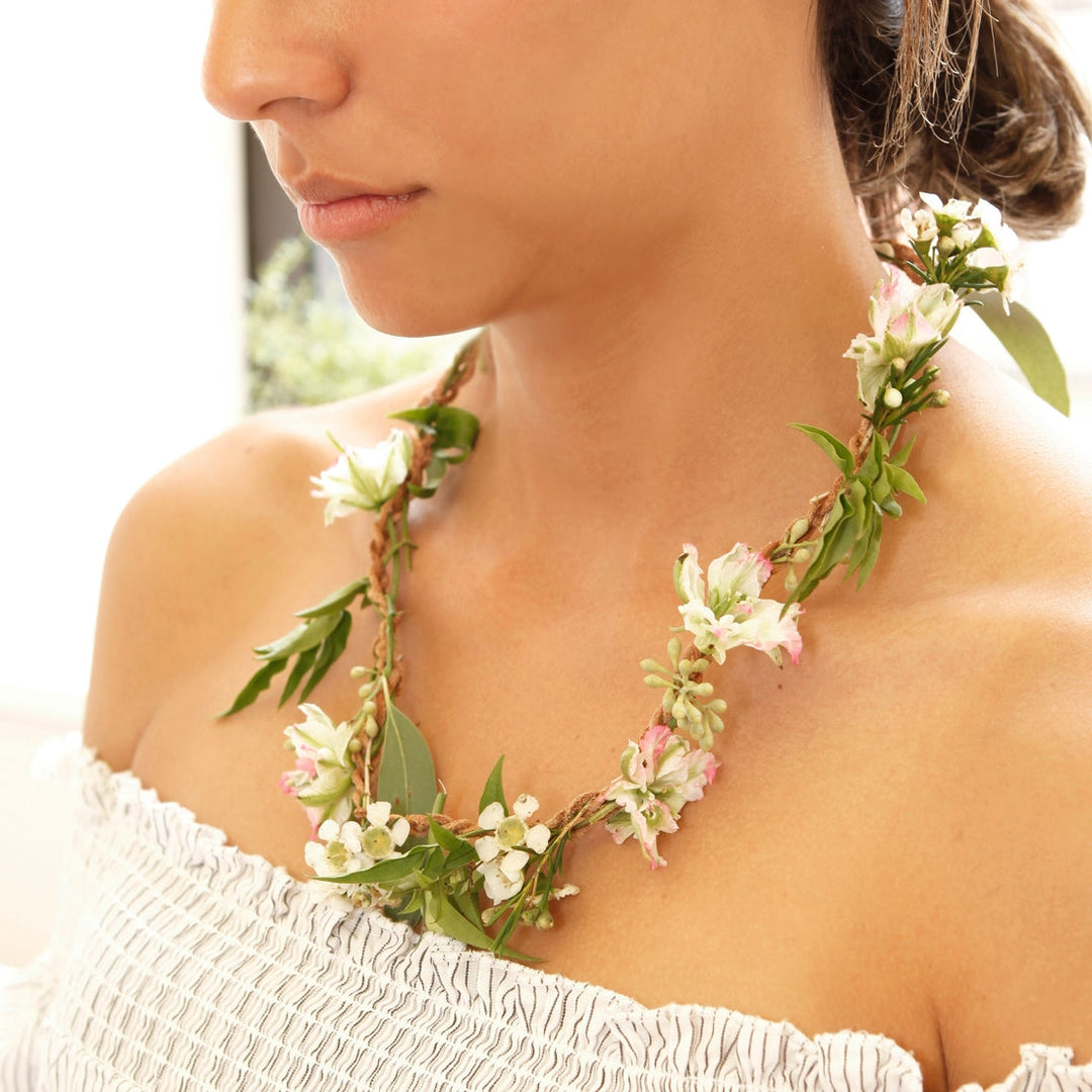 Make Your Own Fresh Flower Necklace